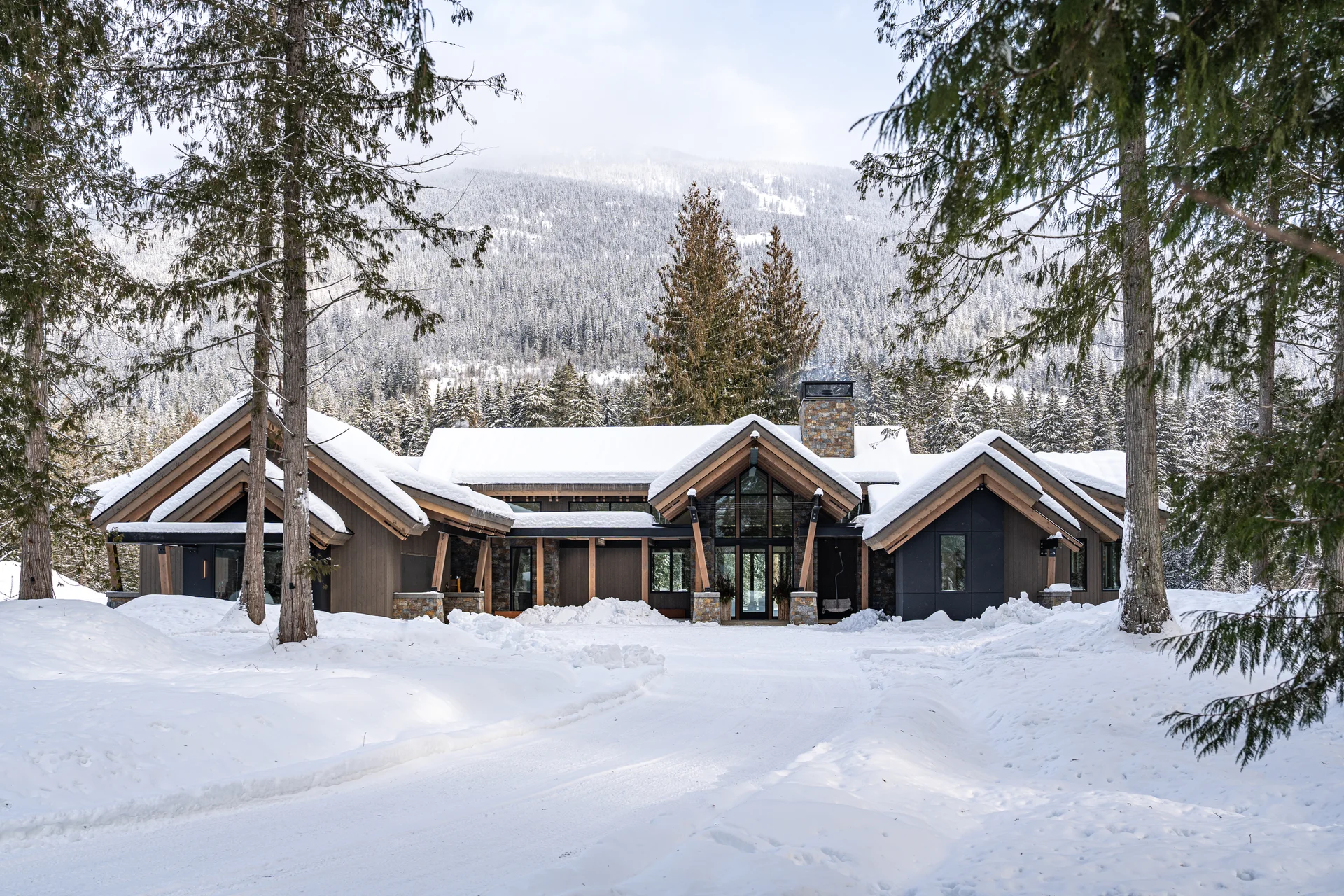 Driveway leading up to the main entrace
